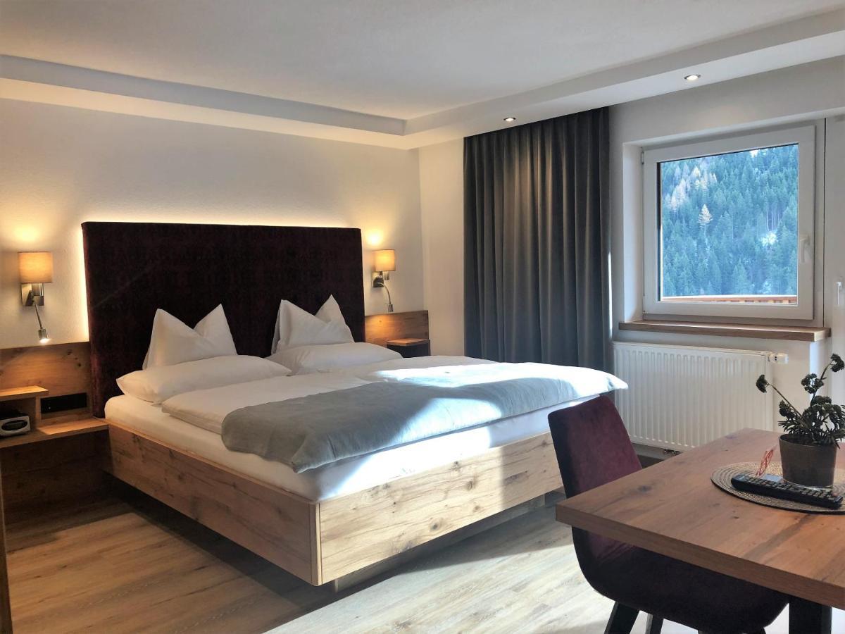B&B HOTEL CENTRAL - Zimmer - Studios - Apartments Kappl  Exterior foto
