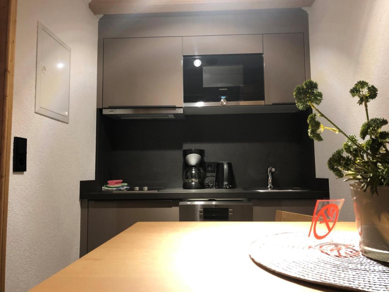 B&B HOTEL CENTRAL - Zimmer - Studios - Apartments Kappl  Exterior foto